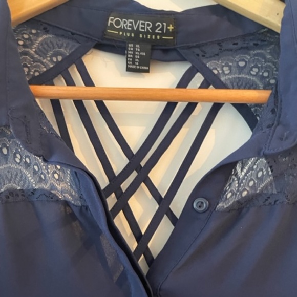 Forever 21 Navy lace Blouse Size XL - Picture 2 of 2